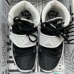 Nike Kyrie 6 TB size 6 Boys basketball shoes